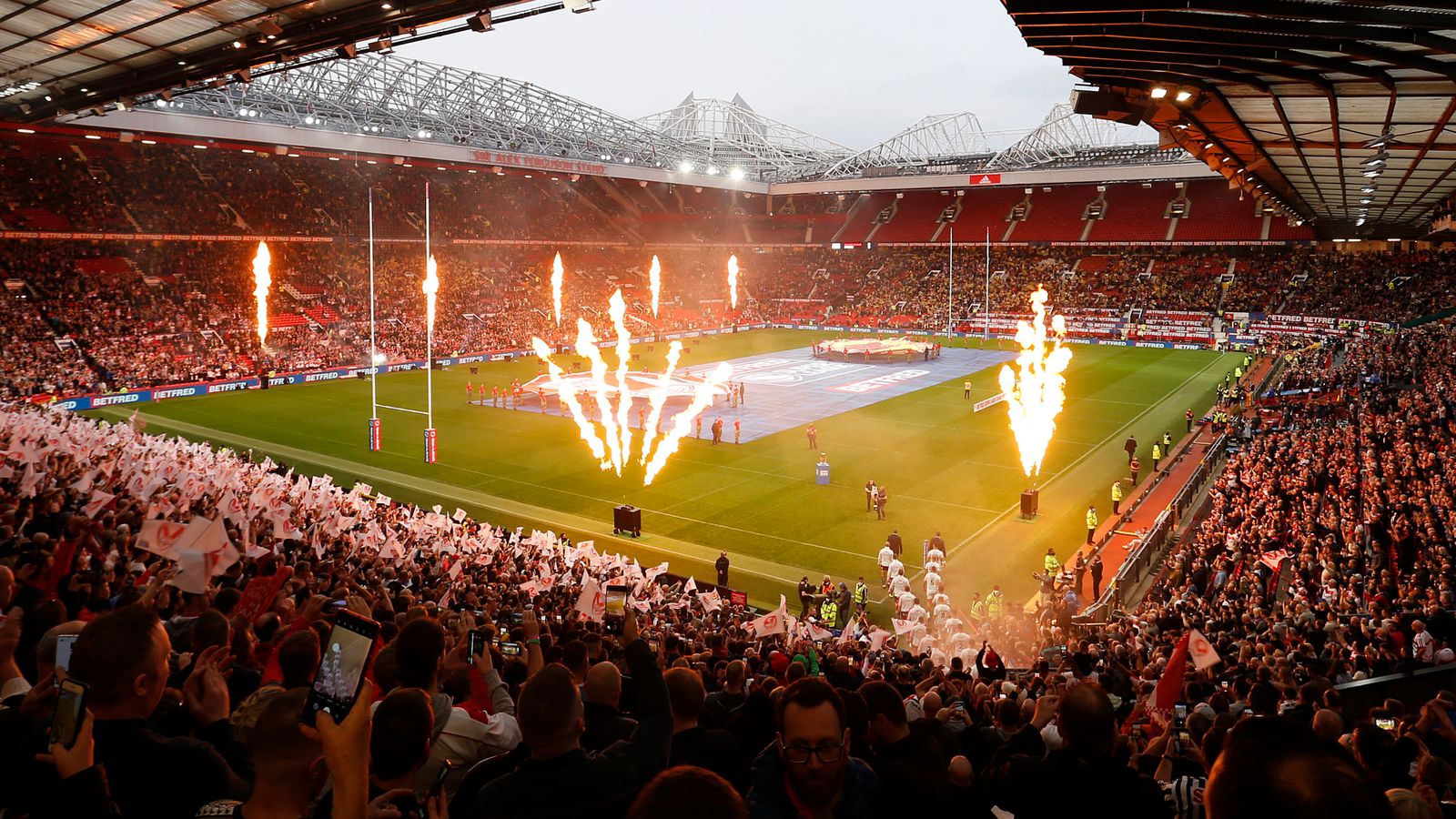 Trận chung kết Super League Grand Final được tổ chức tại Old Trafford.