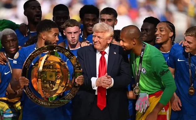 Các cầu thủ Chelsea ngạc nhiên vì sự xuất hiện của Trump