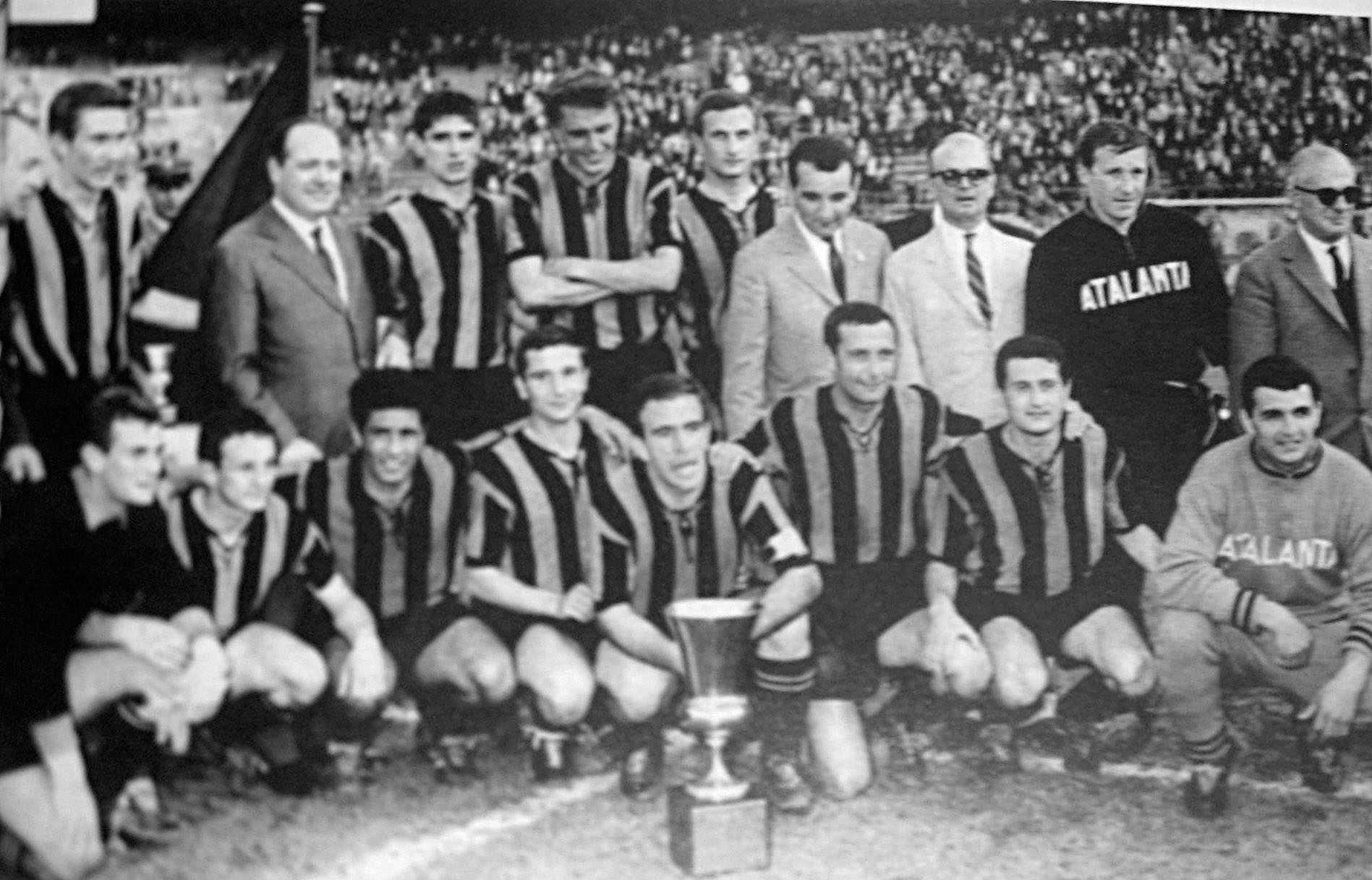 Danh hiệu lớn đầu tiên và duy nhất của Atalanta cho đến nay, Coppa Italia 1962-1963.