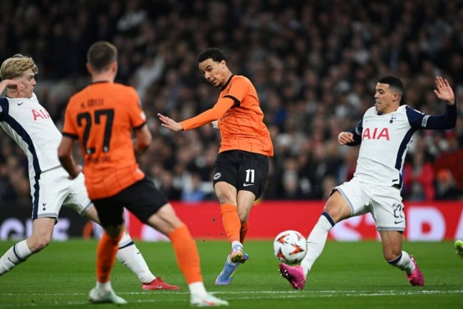 Hugo Ekitike ghi dấu ấn ở Bundesliga.