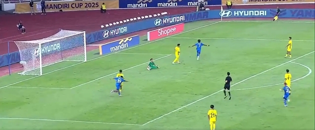 Bisong nhân đôi cách biệt cho U23 Philippines.