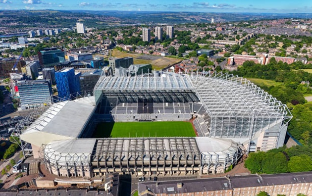 Sân vận động St James’ Park: "Nhà thờ trên ngọn đồi" và câu chuyện về sự bất đối xứng