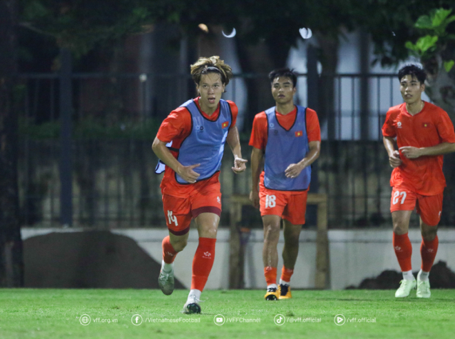 U23 Việt Nam “ngán ngẩm” đặc sản kẹt xe Jakarta, quyết giữ lửa trước giờ G