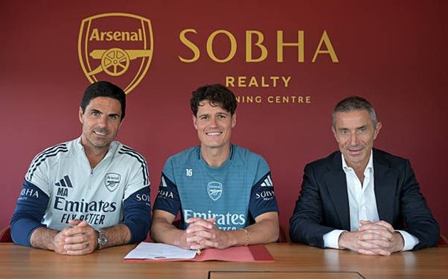Arsenal liên tục mang về những tân binh ở phiên chợ hè năm nay.