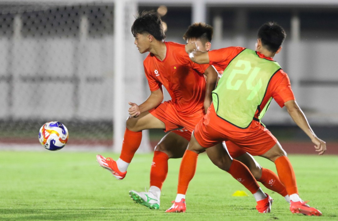 HLV Kim Sang-sik và "trục xương sống" mới tại U23 Việt Nam