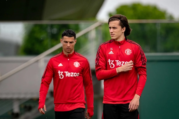 Lý do Erik ten Hag không đánh giá cao Alvaro Carreras tại Man Utd