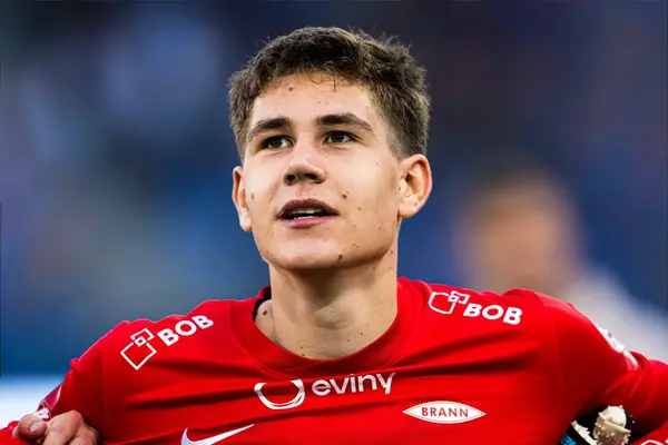 Helland lọt vào tầm ngắm của Man Utd.