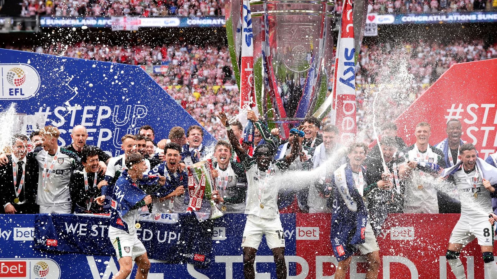 Sau 8 năm chờ đợi, Sunderland cuối cùng cũng đã giành quyền trở lại với Premier League.