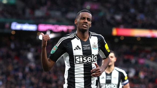 Hợp đồng của Isak: Nước đi chiến lược Newcastle cần phải đi trước Liverpool
