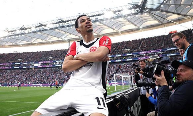 Hugo Ekitike: Từ "hàng thải" PSG đến món hời hàng chục triệu bảng