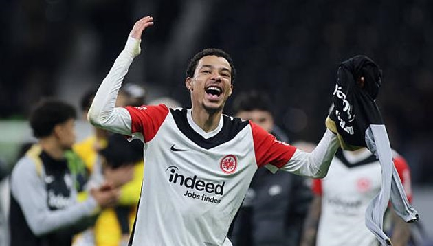 Hugo Ekitike thu hút sự quan tâm từ Premier League.