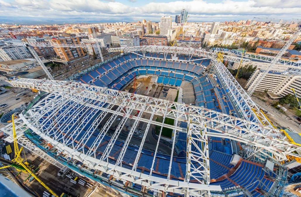Quá trình nâng cấp mái che ở Bernabeu.