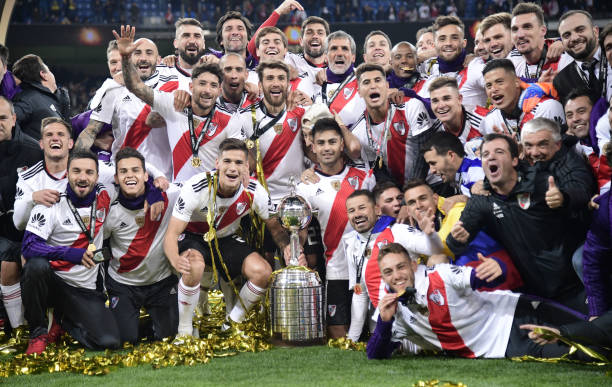 River Plate là đội nâng cao chức vô địch.