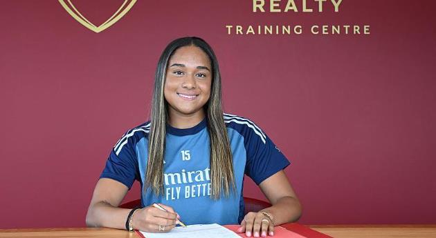 CHÍNH THỨC: Arsenal chiêu mộ Olivia Smith với mức phí kỷ lục thế giới