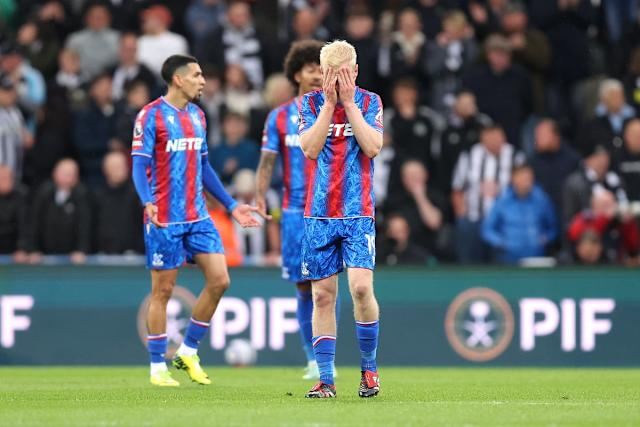 Cay đắng Crystal Palace, lỡ hẹn Europa League vì không kiểm tra email