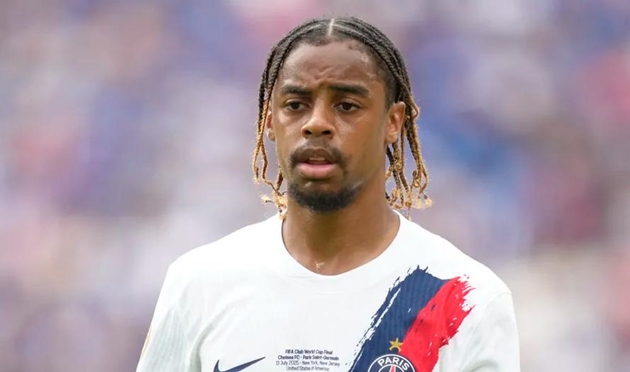 Thương vụ Bradley Barcola cho Bayern Munich thấy thực tế phũ phàng.