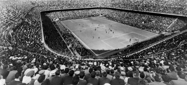 Hình ảnh sân San Siro trước đợt cải tạo cho World Cup 1990.