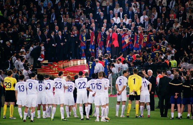 Quang cảnh trong sân ở chung kết Champions League 2009 khi MU thua Barcelona.