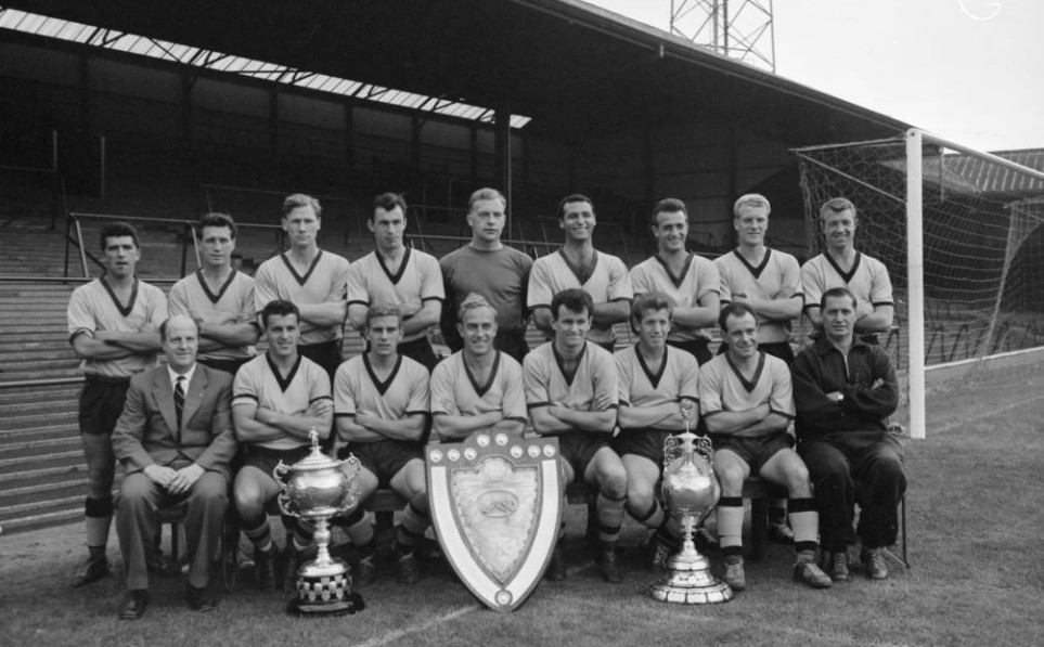 HLV Stan Cullis giúp Wolves liên tiếp gặt hái những thành công, khởi đầu với ngôi vương FA Cup năm 1948.