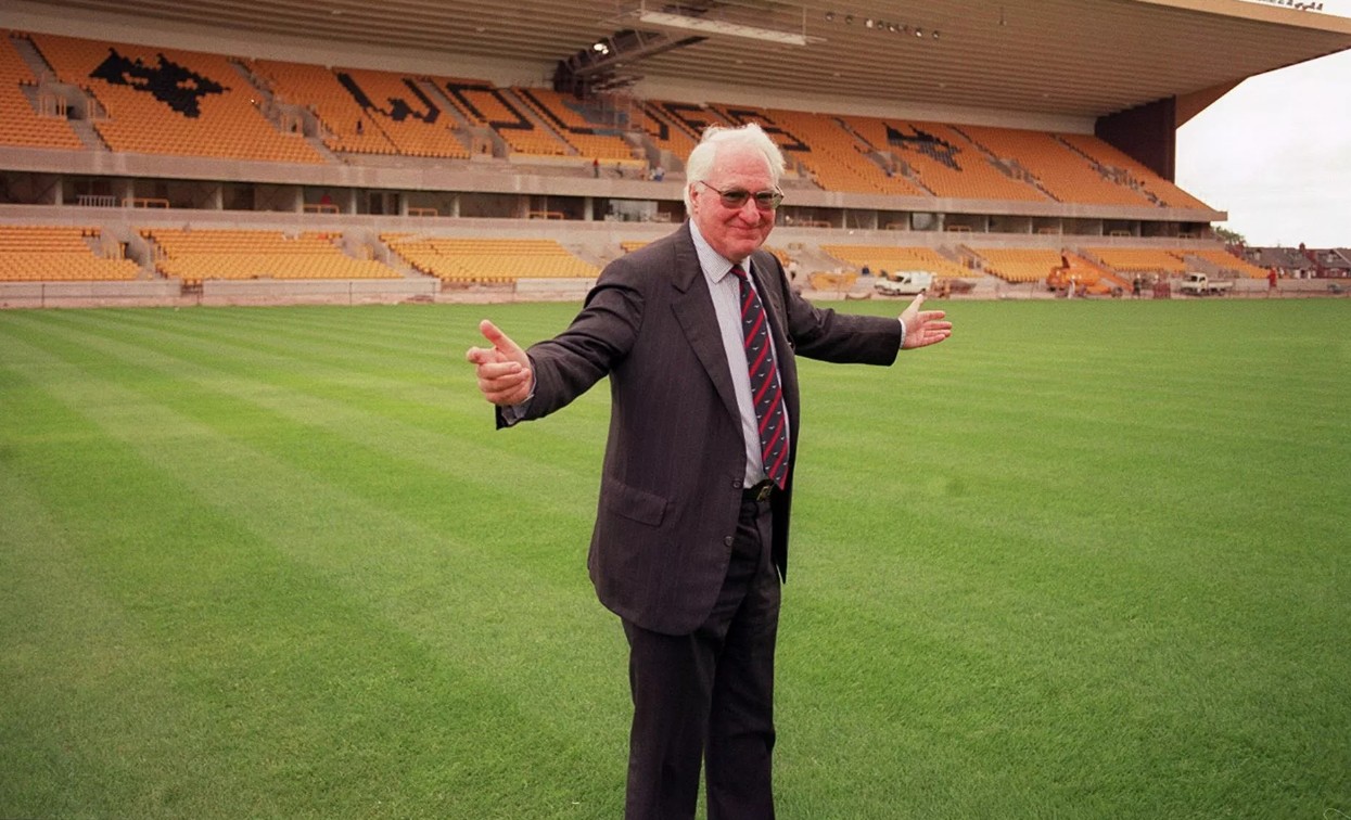 Sir Jack Hayward là người góp công lớn giúp vực dậy Wolves trong giai đoạn khủng hoảng.