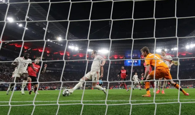 Leverkusen thua Bayern Munich 0-2 ở Champions League 2024/25.