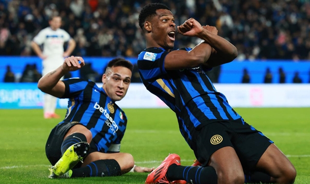 Denzel Dumfries không nằm trong kế hoạch chuyển nhượng của Barcelona.
