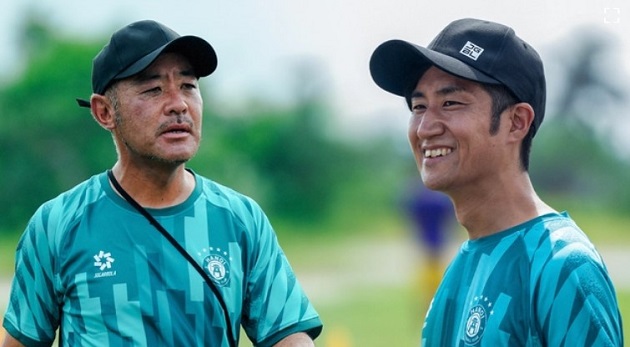 CLB Hà Nội bổ sung trợ lý huấn luyện Tamotsu Nakamura và chuyên gia vật lý trị liệu Daisuke Nawa.