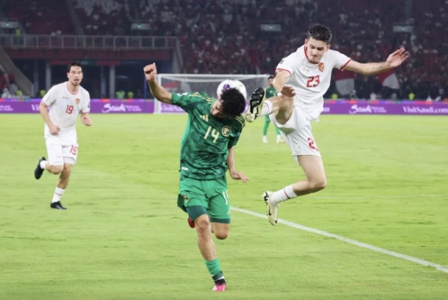 Hậu vệ Indonesia đăng ảnh đạp đầu cầu thủ Saudi Arabia