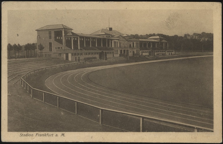 Kiến trúc cổ điển của sân Waldstadion nguyên bản năm 1925.