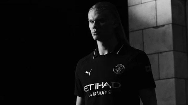 Man City ra mắt mẫu áo đen, cảm hứng 145 năm trước