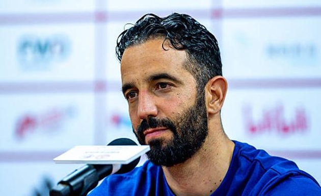 Fabrizio Romano: Manchester United cần bán cầu thủ