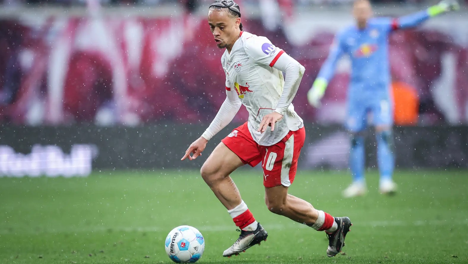 Arsenal dành sự quan tâm đến Xavi Simons. 