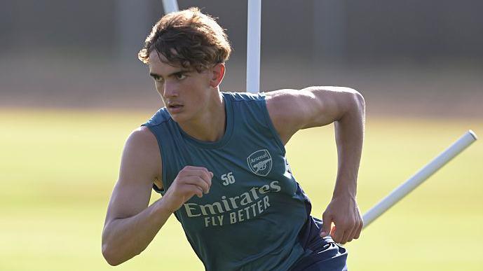 Max Dowman được trao niềm tin ở Arsenal.