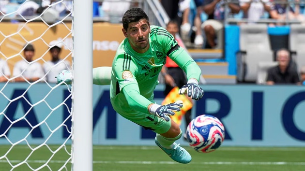 Real Madrid phá lệ, gia hạn với Courtois đến 2027: Niềm tin tuyệt đối ở “bức tường” 33 tuổi