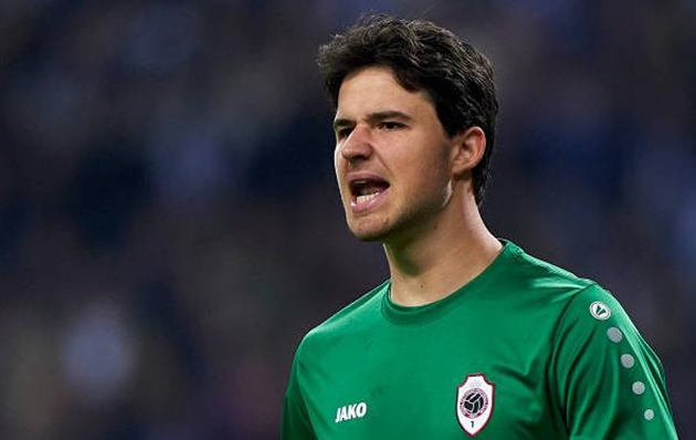 Senne Lammens nằm trong tầm ngắm của Manchester United.