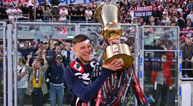 CHÍNH THỨC: Napoli chiêu mộ trung vệ Sam Beukema từ Bologna