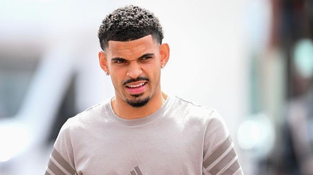 Gibbs-White tái xuất trong màu áo Forest – Tottenham vẫn đang chờ đợi