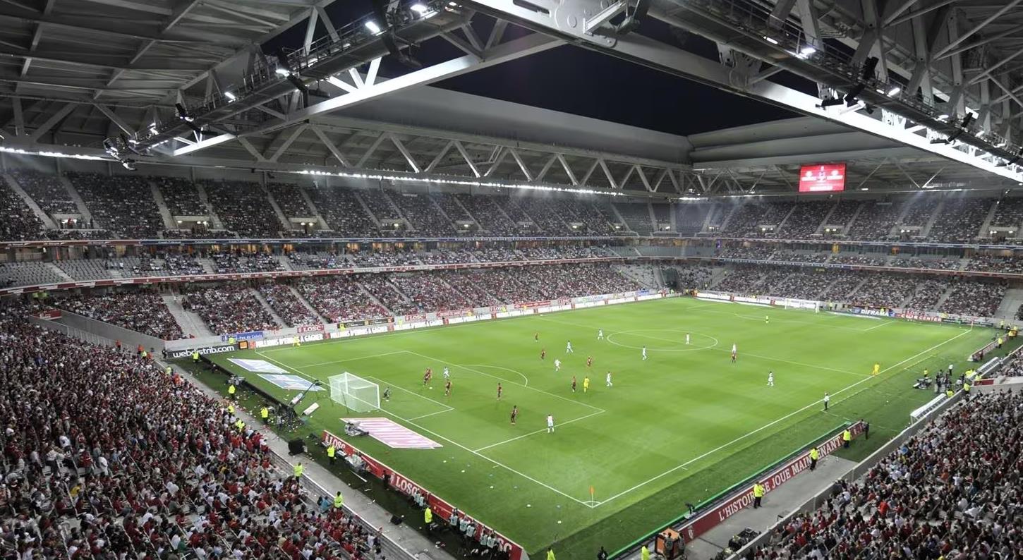 Sân Stade Pierre Mauroy tại EURO 2016.