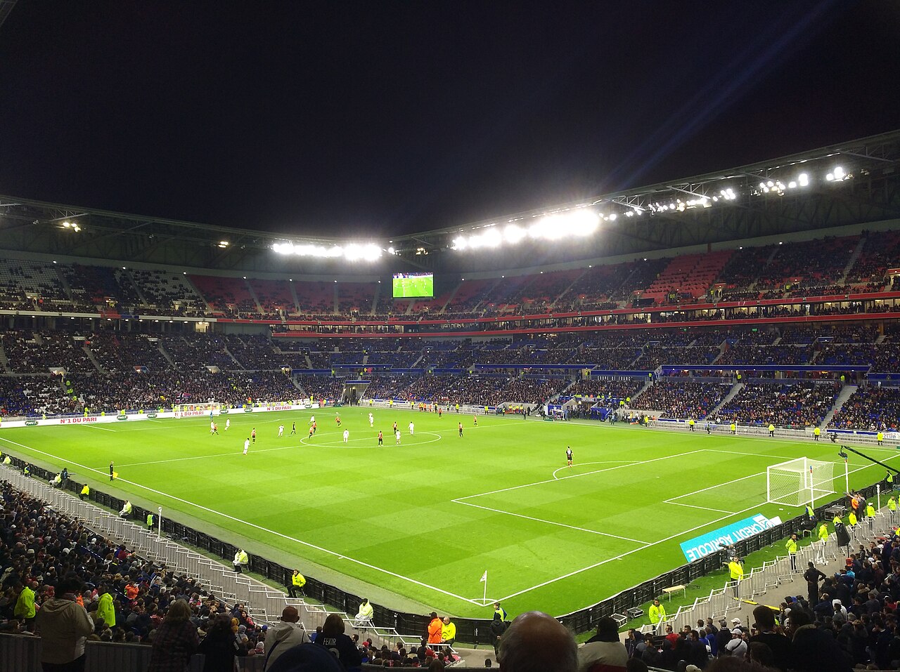 Groupama Stadium là một trong những công trình thể thao đầy kỳ vĩ của bóng đá Pháp.
