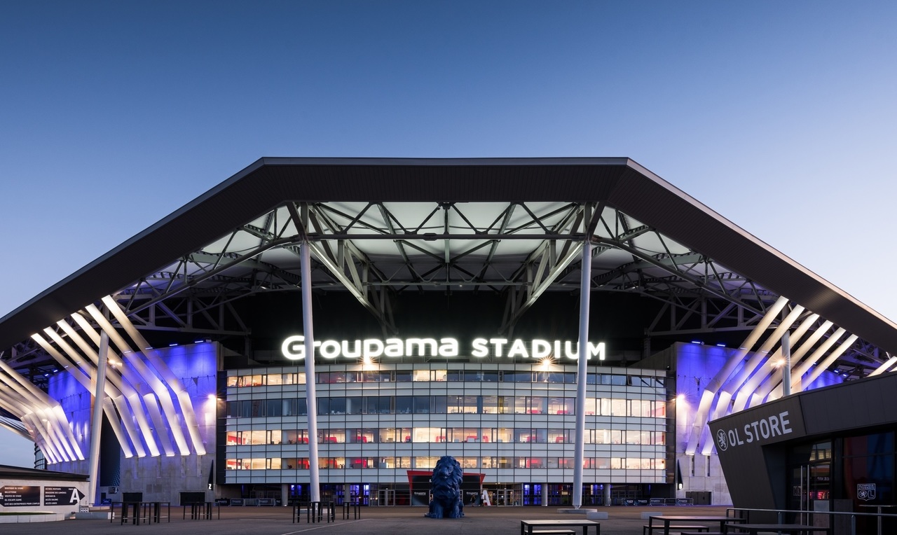 Ngoài chức năng tổ chức các trận đấu bóng đá, Groupama Stadium còn là một công trình phức hợp đa chức năng.