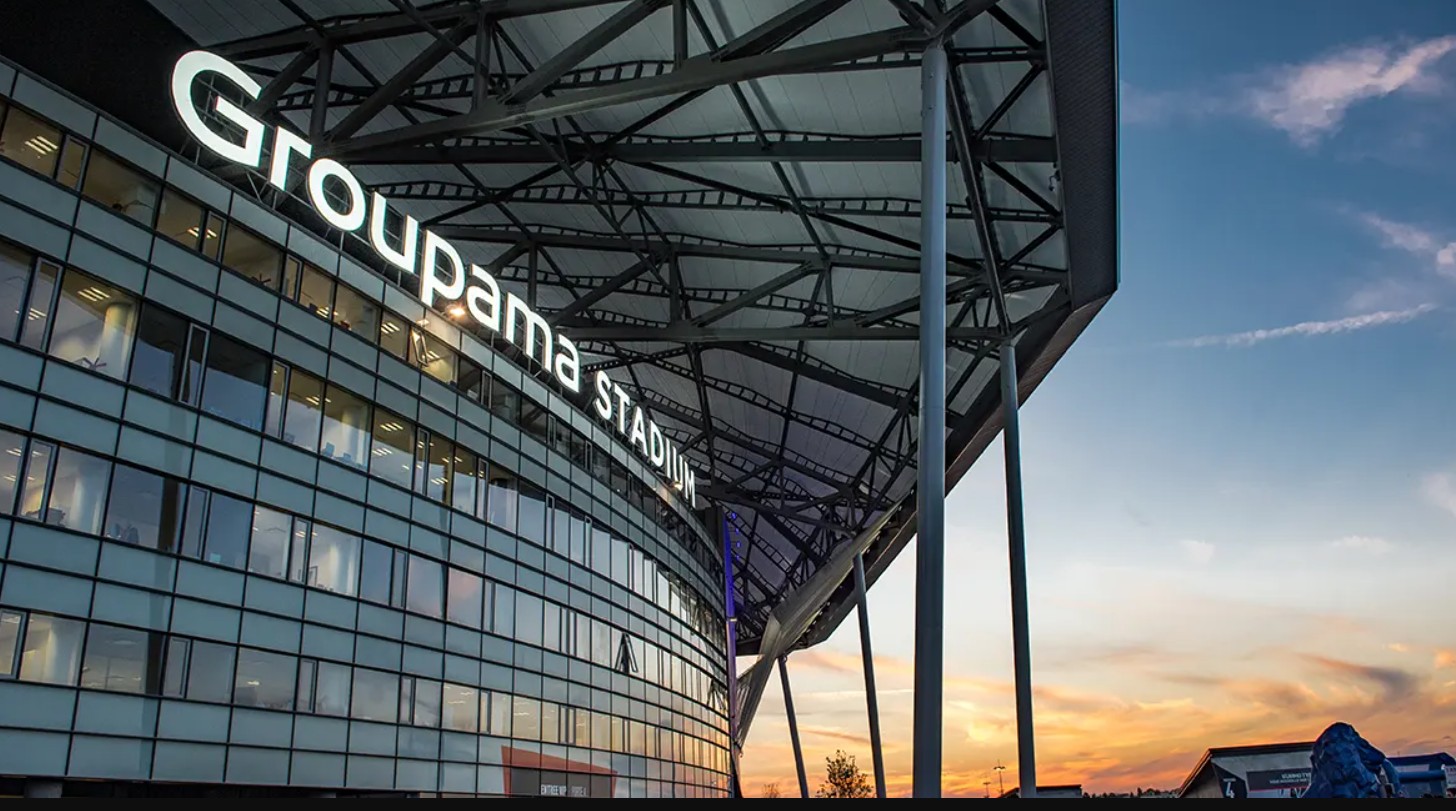 Groupama Stadium trải qua nhiều thủ tục hành chính phức tạp trước khi được xây dựng.