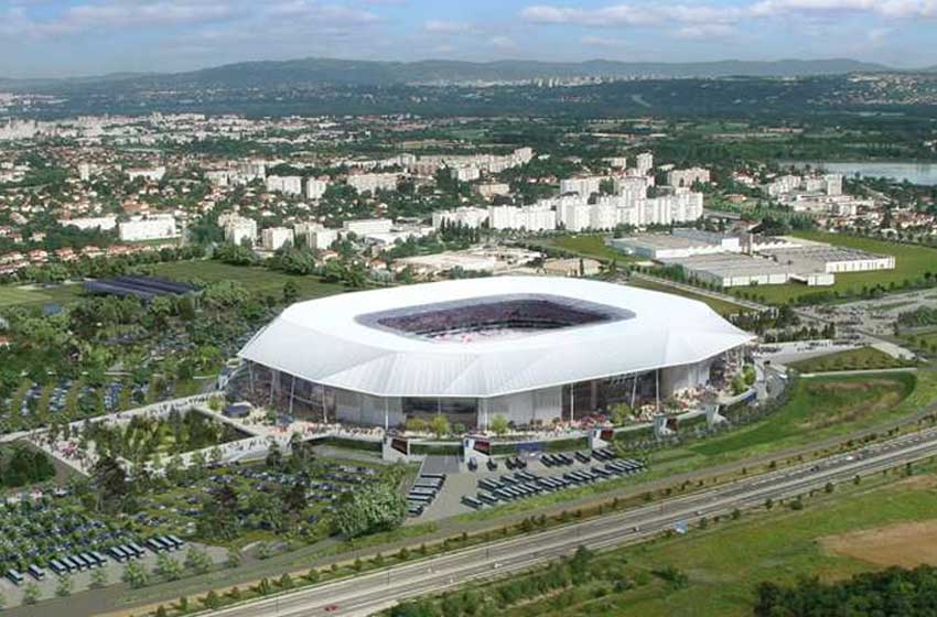 Groupama Stadium đối diện với nhiều sự chỉ trích trong suốt quá trình xây dựng.