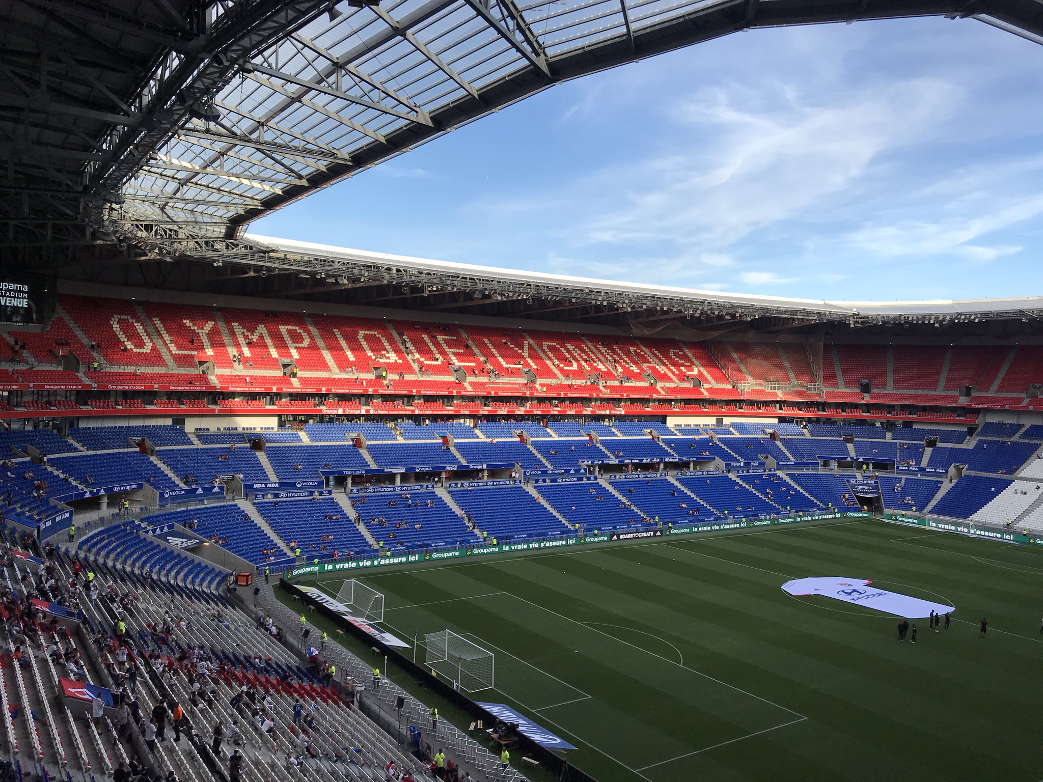 Groupama Stadium là công trình thu hút vốn đầu tư lớn.