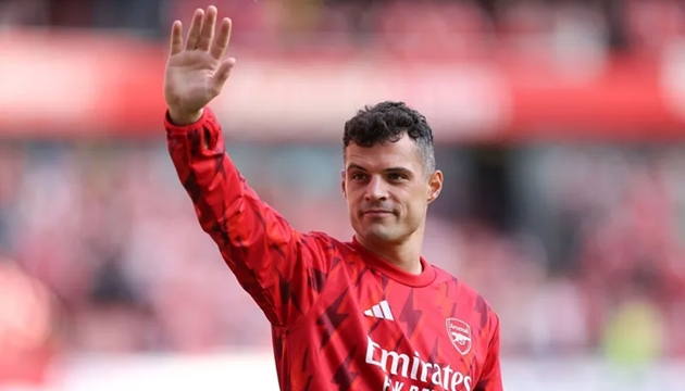 Xhaka về lại Ngoại hạng Anh.