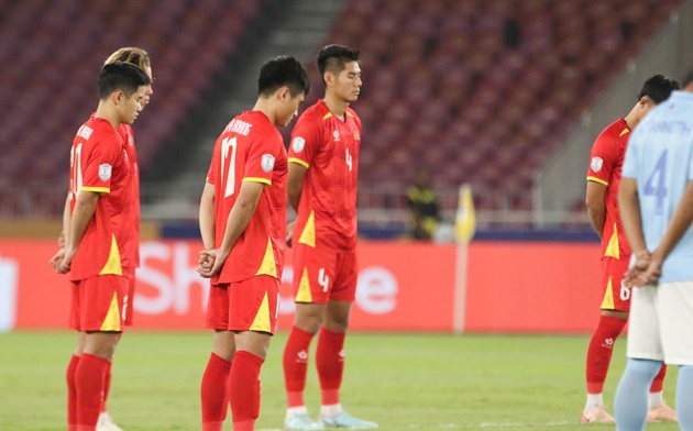 Các cầu thủ U23 Việt Nam tưởng nhớ các nạn nhân vụ lật tàu tại Quảng Ninh