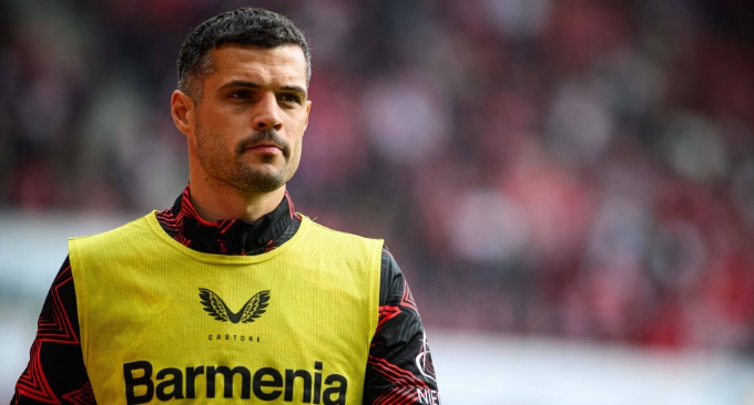 Ten Hag tuyên bố giữ Xhaka bất chấp thỏa thuận với Sunderland