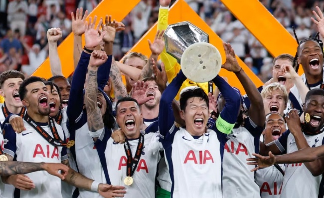 Tottenham vô địch Europa League.