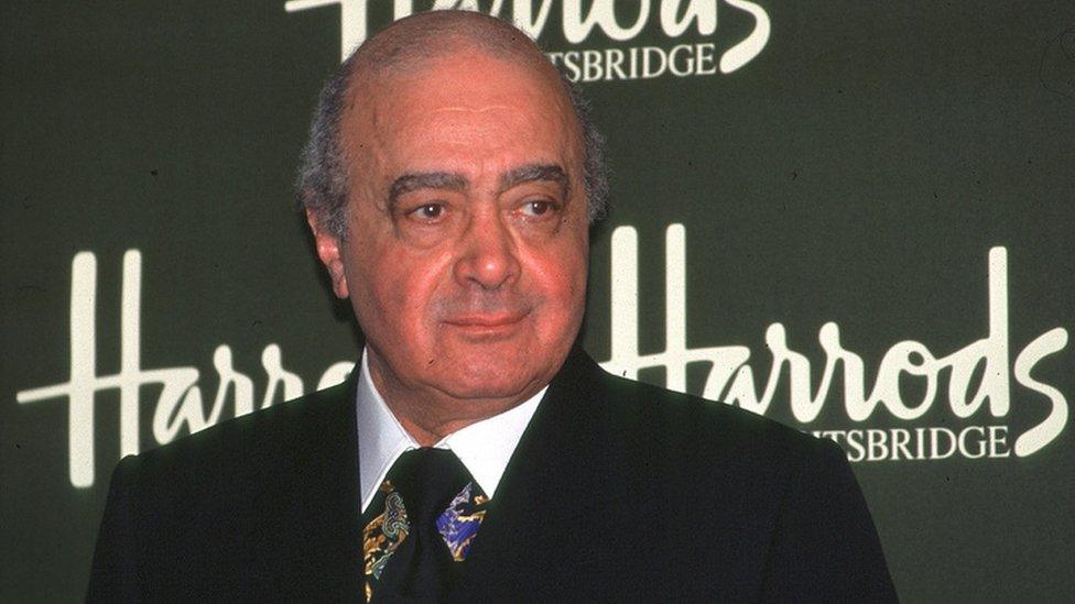 Mohamed Al-Fayed là nhân vật góp công lớn giúp Fulham thường xuyên góp mặt tại Ngoại hạng Anh, cũng như tạo nên kỳ tích vào đến trận chung kết Europa League 2010.