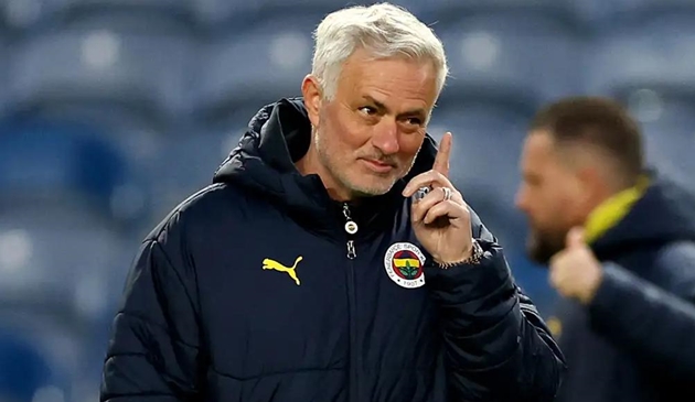 Jose Mourinho chê bai ban lãnh đạo Manchester United.