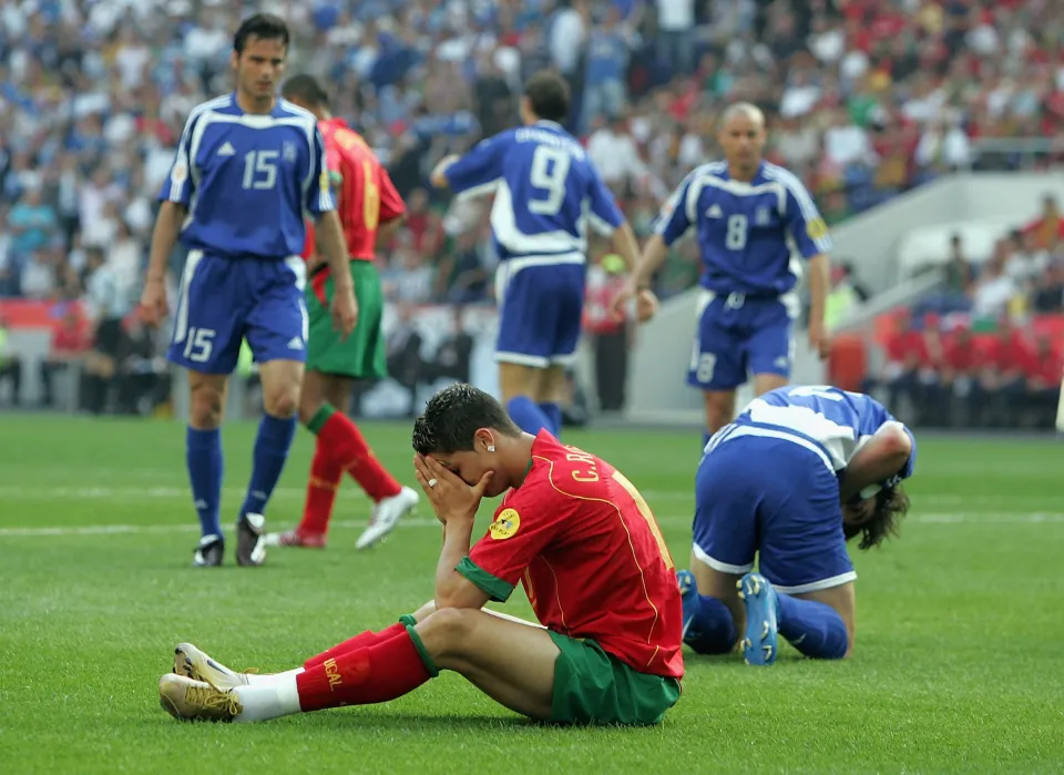 Hy Lạp đánh bại Bồ Đào Nha của Ronaldo ngay trận đấu khai mạc